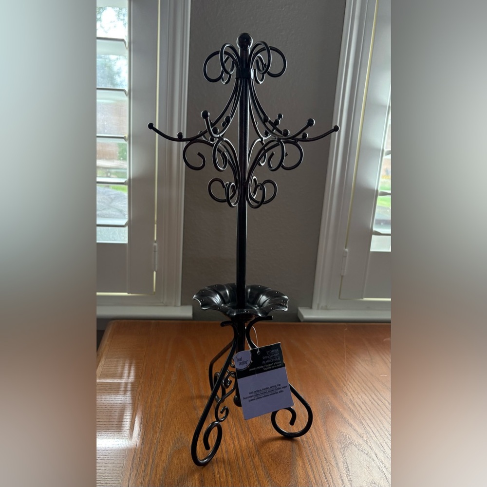 NWT Jewelry Holder - GREAT GIFT!